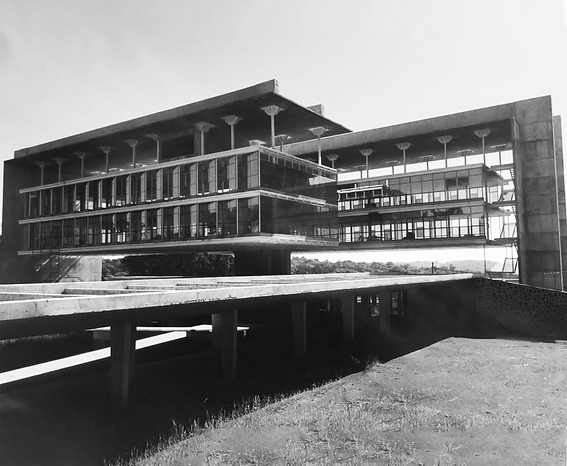 Edificio de Coordinación M.D. para Itaipu Binacional