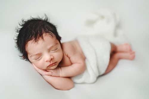 Why Choose Me as Your Newborn Photographer?