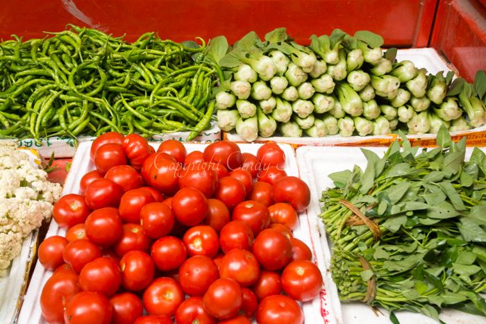 Fresh vegetable display in Chinese market stand