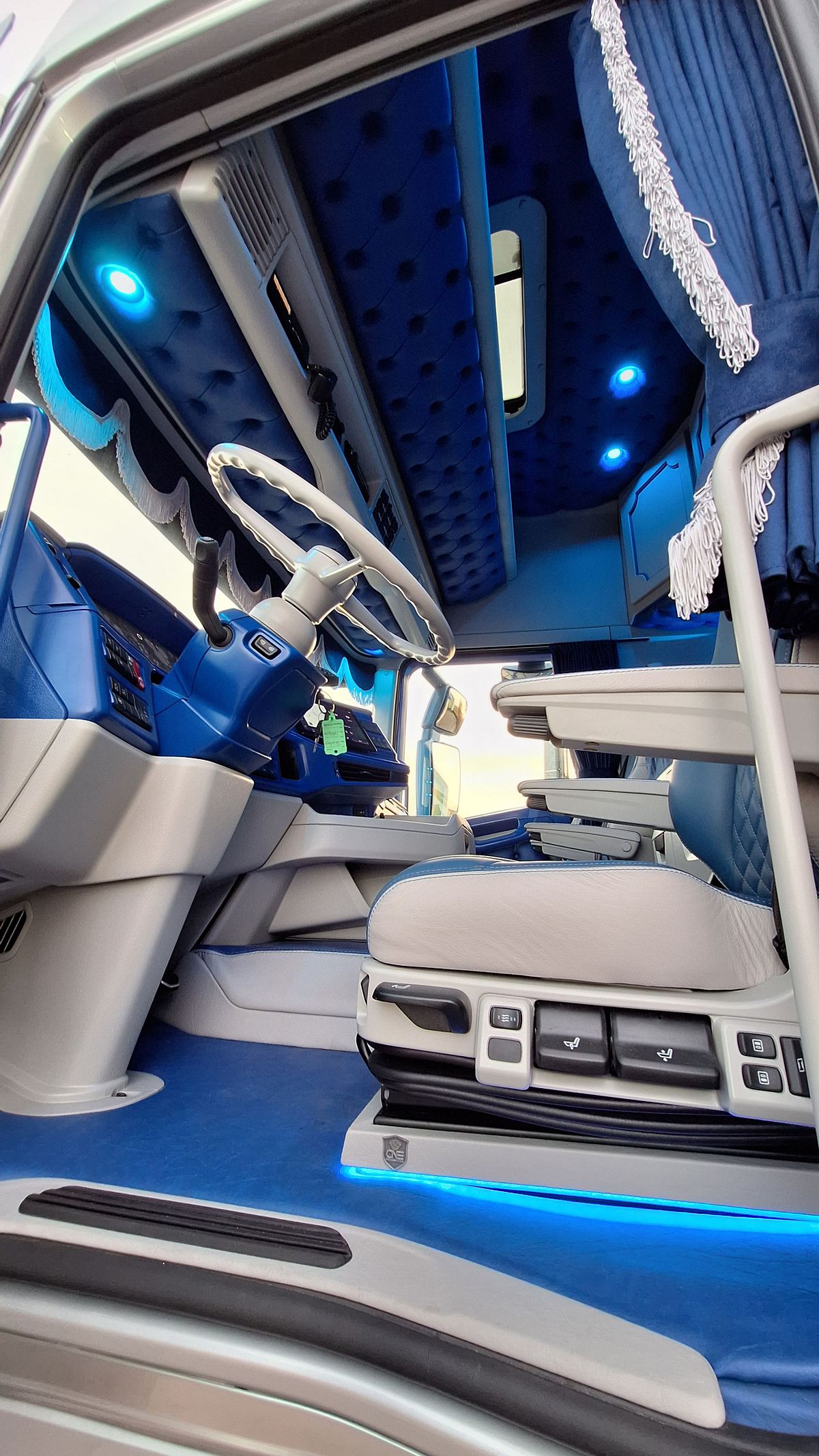 SCANIA NEXTGEN R590 FULL CUSTOM INTERIEUR | ONE Truckstyling
