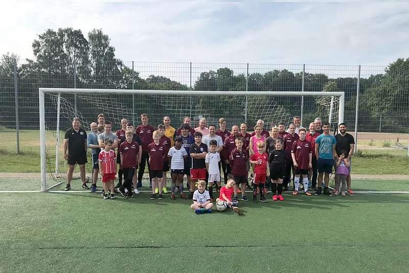 Dank an unsere großartigen Sponsoren für Trainingsanzüge