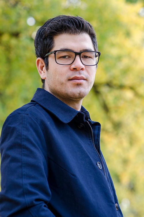 Hey, I'm Ali. An Editorial Portrait Photographer based in Melbourne.