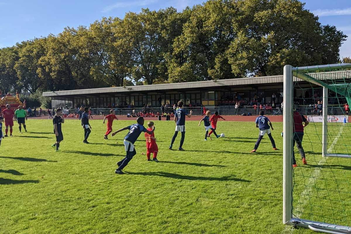 Ibbenbürener Kickers Teams in Aktion auf den Spielfeldern