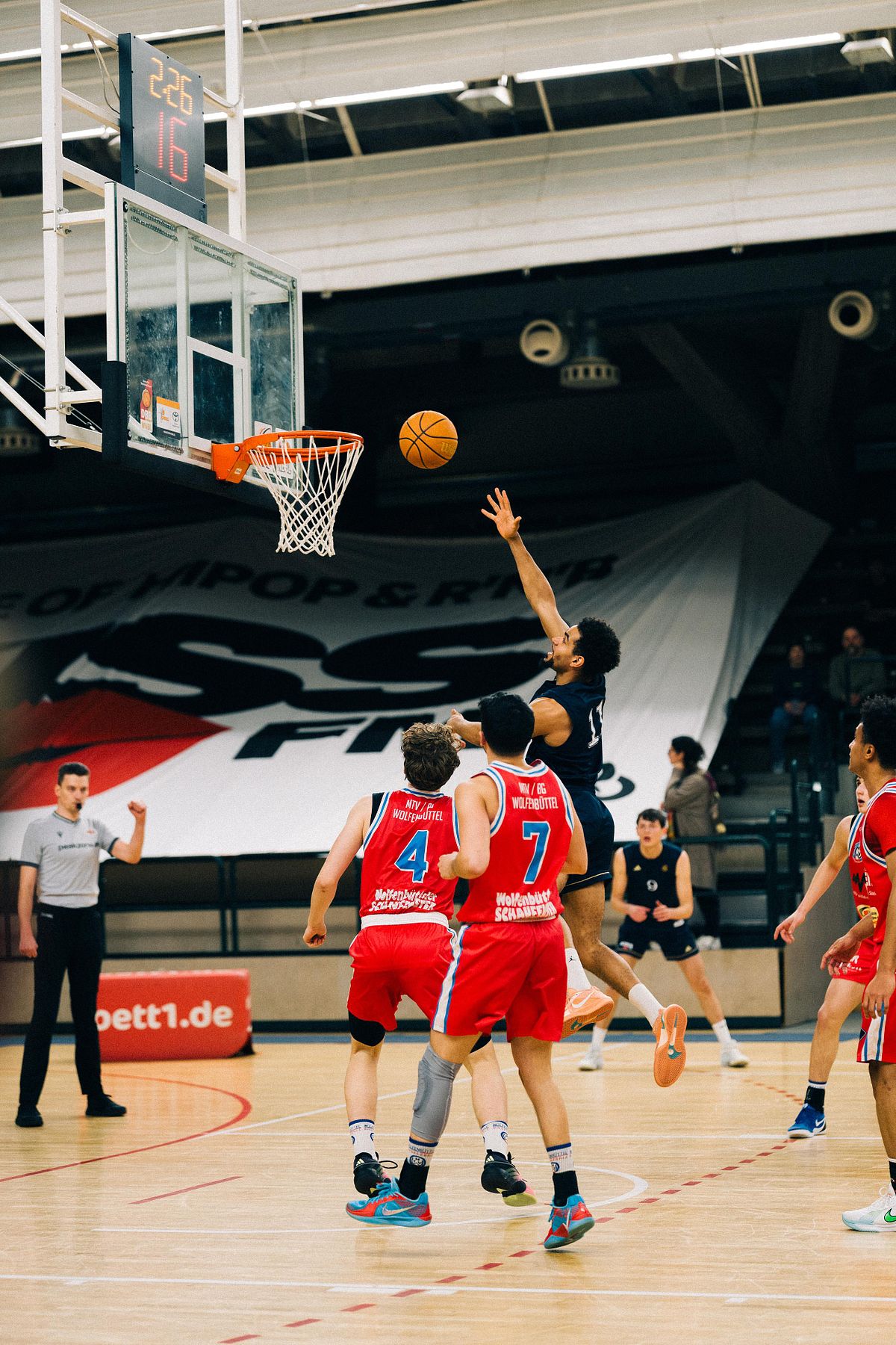 Kimoni N'Sond&eacute; Lay Up Berlin Dreams Basketball