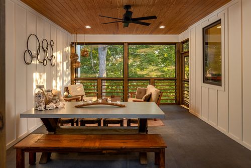 Screen room breezeway, outdoor dining area