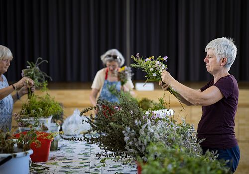 Kräuterstraussbinden