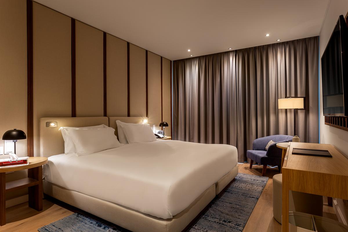 Queen Room Night Ambient, at Hyatt Regency Lisboa
