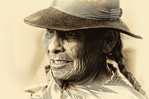 Portrait en sepia d'une femme de Bolivie