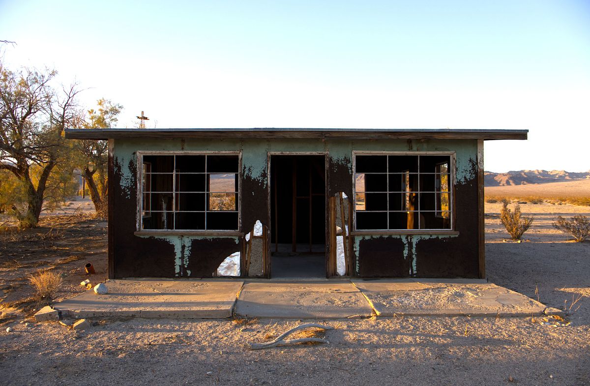 wonder valley-green cabin
