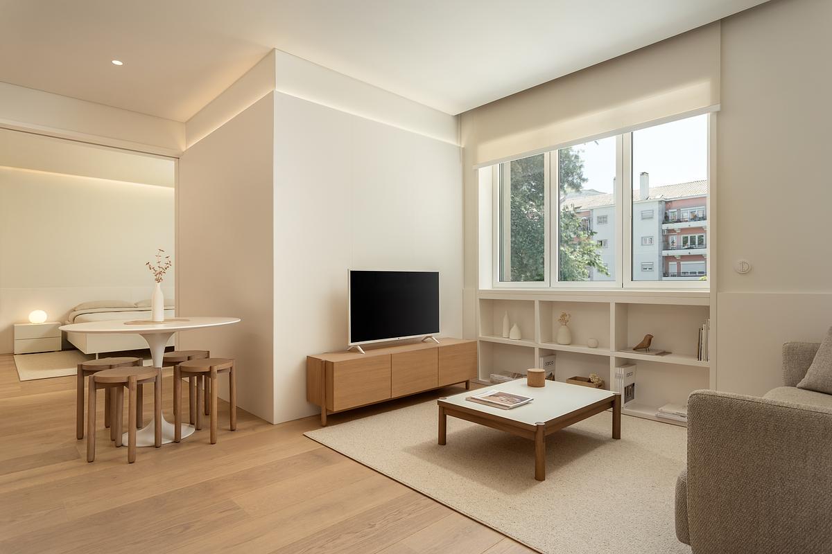 Fotografia de no Apartamento Reabilitado na Av. Roma, Lisboa, projeto do ATELI&Ecirc; 22.