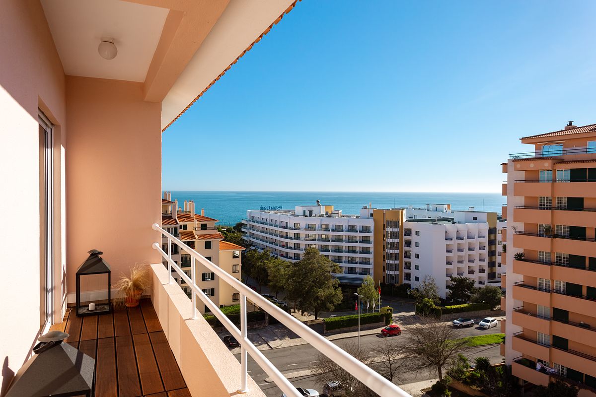 aranda de apartamento T2 na Guia em Cascais com vista mar e enquadramento lateral