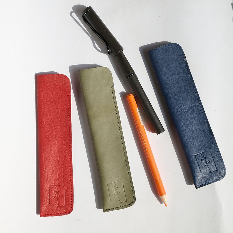 Skins : Classique Leather Pen Case