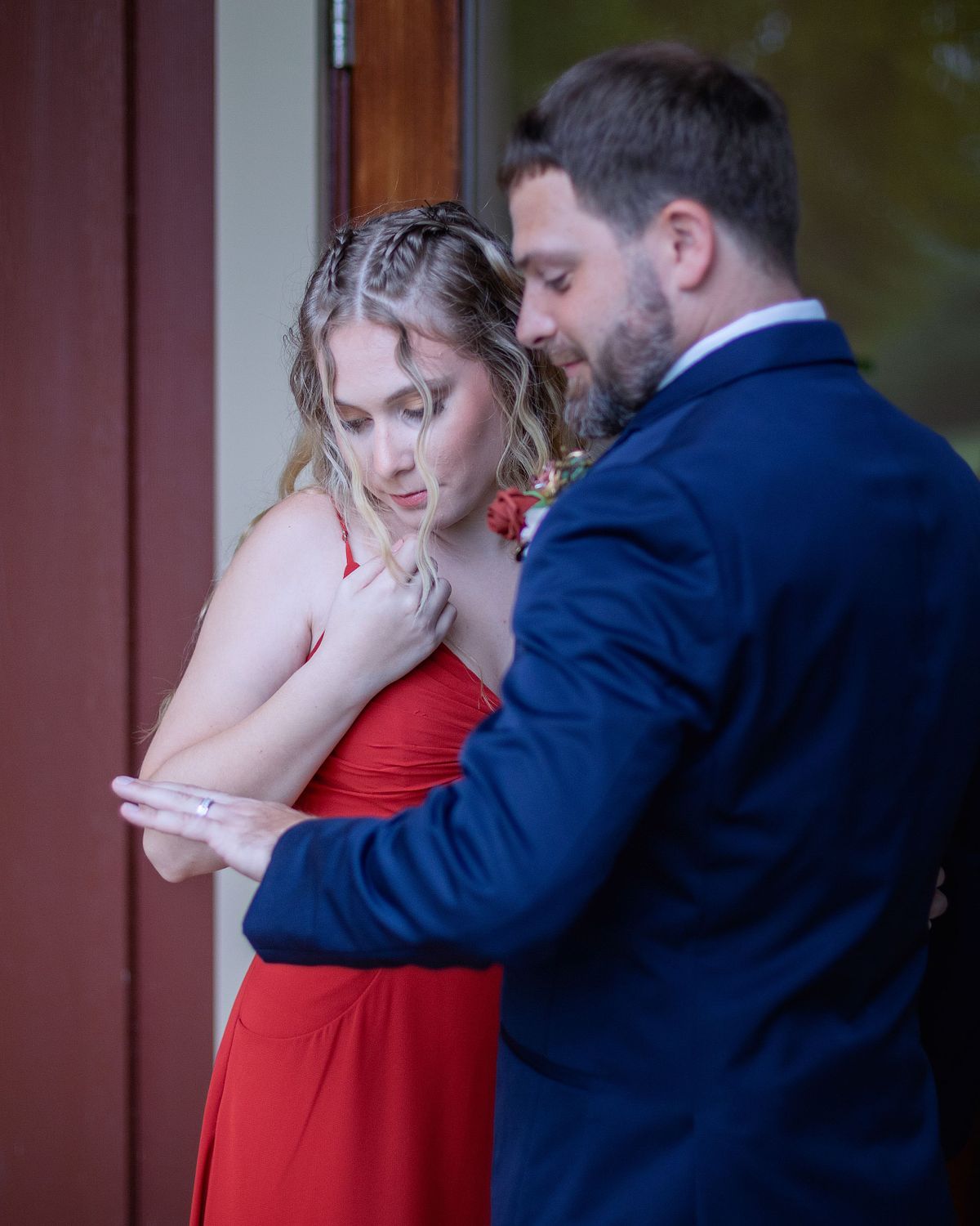 groom is showing of his ring on the porch at ross station