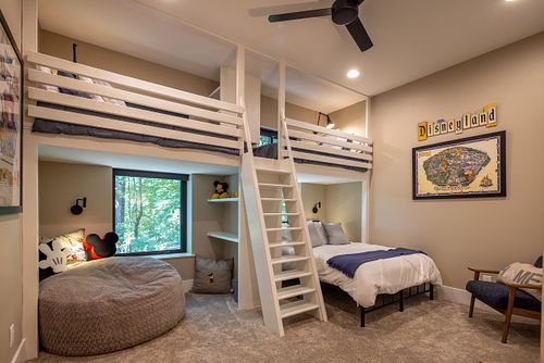 Bunkbed and windows