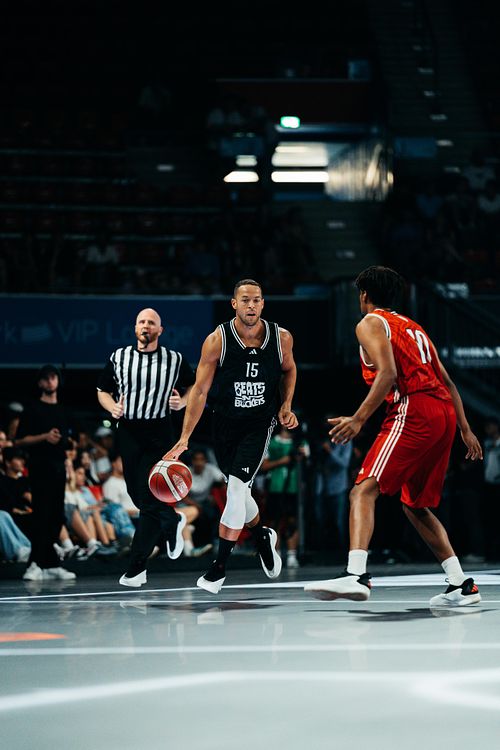 andrej mangold plays basketball at beats n buckets