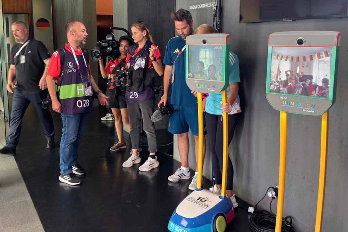 in der Mixed-Zone warteten wir auf die Nationalspielerinnen