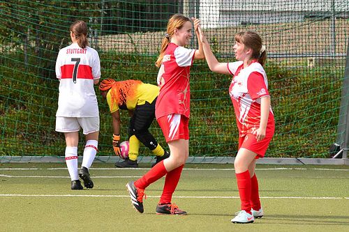 Frauen- und M&auml;dchenfu&szlig;ball