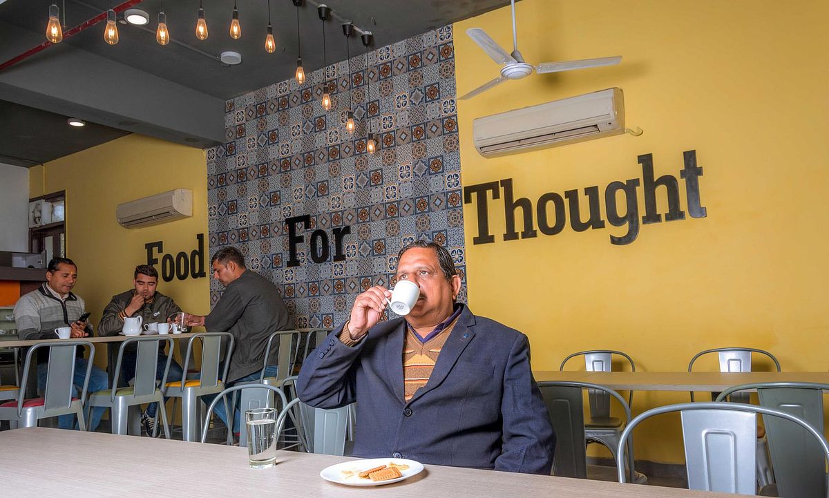 Professional headshot, portrait, and group photo for corporate and personal branding.