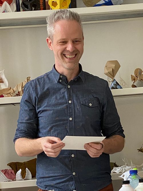 Steve De Clercq is origami artiest en leerkracht met jarenlange ervaring.