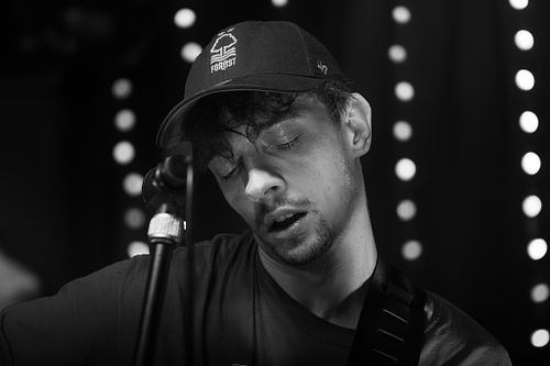 Warren Ireland – The Black Market Venue, WarsopThe Black Market Venue lit up last night with the sound of Warren Ireland, one of Nottingham’s finest looping artists, delivering a set that was equal parts inventive and uplifting.Armed with his loop