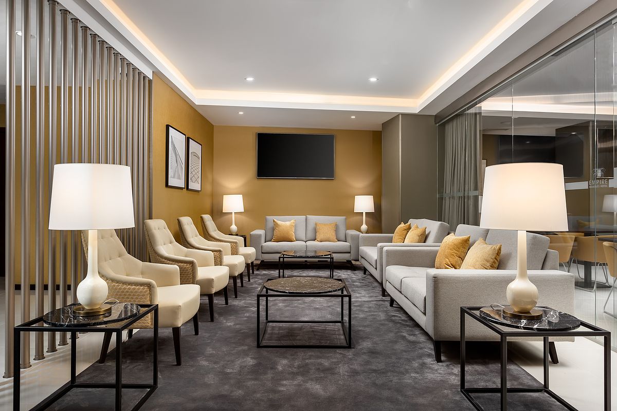 Lobby do Empire Marqu&ecirc;s Hotel com decora&ccedil;&atilde;o contempor&acirc;nea