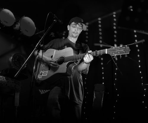Warren Ireland – The Black Market Venue, WarsopThe Black Market Venue lit up last night with the sound of Warren Ireland, one of Nottingham’s finest looping artists, delivering a set that was equal parts inventive and uplifting.Armed with his loop