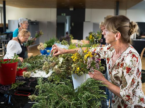 Kräuter Strauss binden