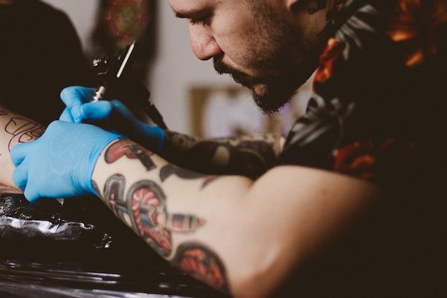 Como criar um portfólio de aprendizagem de tatuagem (com exemplos)