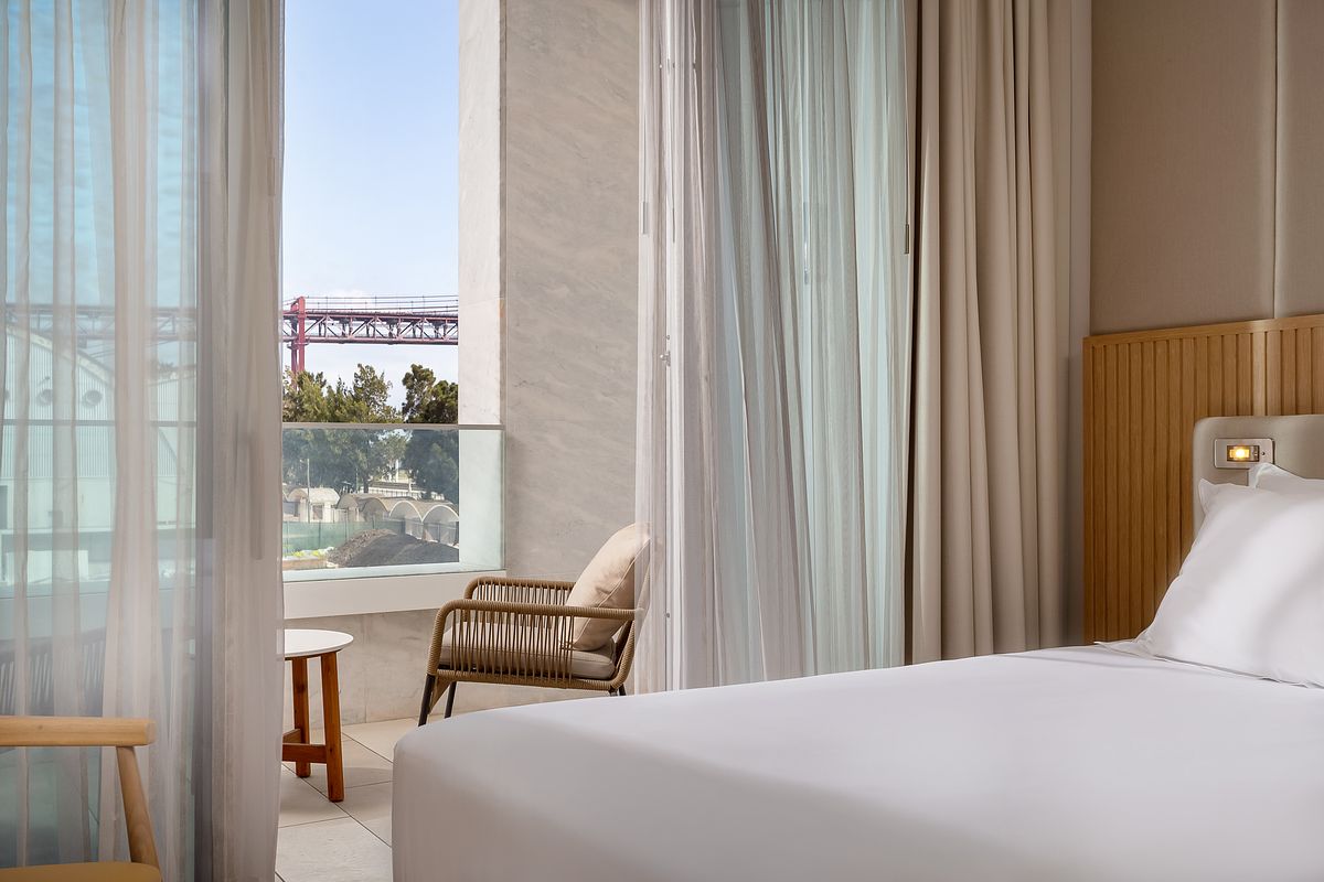 Hyatt Regency Lisboa Twin Bed Room Balcony View