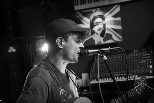 Warren Ireland – The Black Market Venue, WarsopThe Black Market Venue lit up last night with the sound of Warren Ireland, one of Nottingham’s finest looping artists, delivering a set that was equal parts inventive and uplifting.Armed with his loop