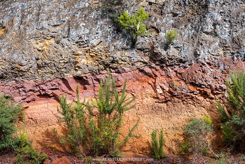 Farbige Gesteinsschichten