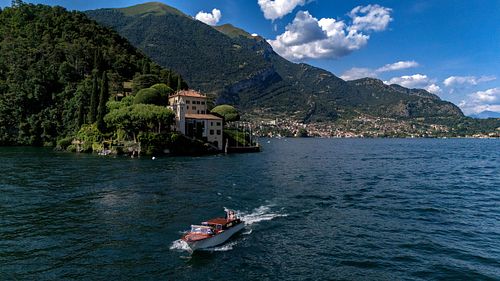 Romantic wedding portrait at Lake Como, Italy photographed by Ori Chayun – אורי חיון