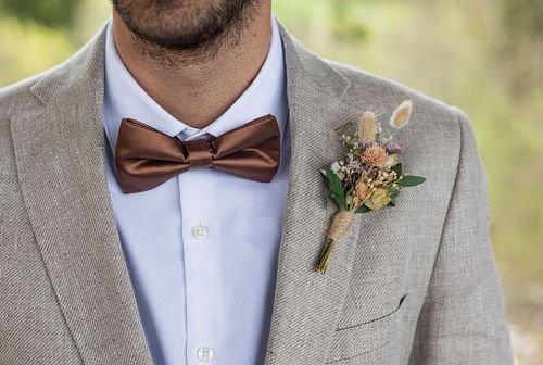 Let's make your wedding memories timeless—contact me today.