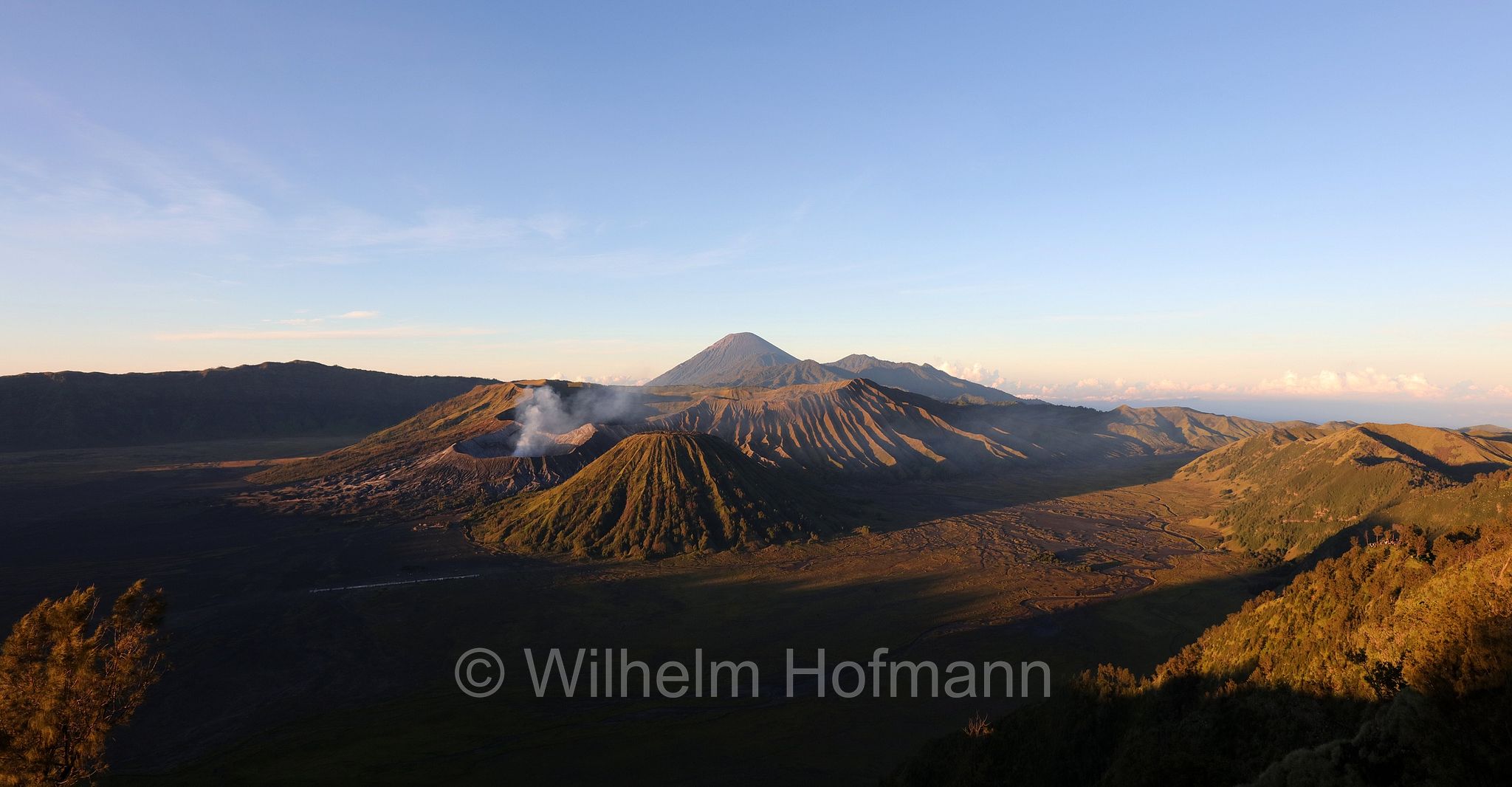 Mount Bromo, Bromo, Semeru, King Kong Hill, East Java, Indonesia, Indonesien, Sunrise, Sonnenaufgang, ﻿Bromo Tengger Semeru National Park, Nationalpark Bromo-Tengger-Semeru, parco nazionale di Bromo Tengger Semeru