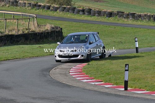Renault Clio 197 driven by Luke Downie