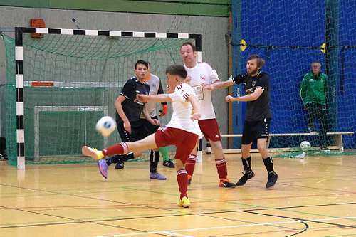 Fu&szlig;ball als Br&uuml;cke
