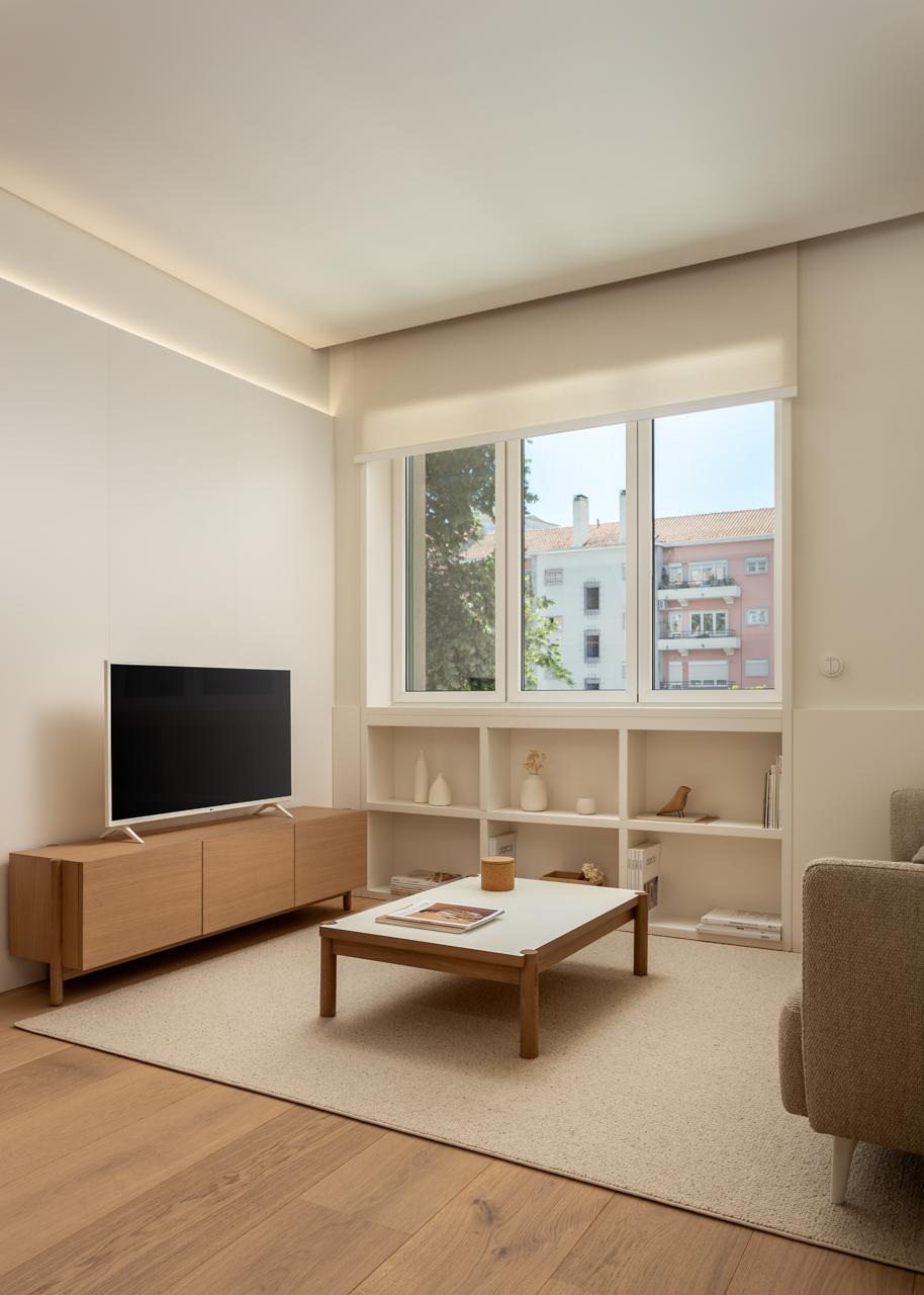 Fotografia de no Apartamento Reabilitado na Av. Roma, Lisboa, projeto do ATELI&Ecirc; 22.