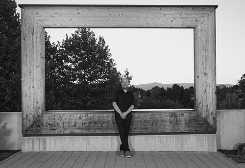 Ich bin Asti, Filmemacher und Fotograf. Meine Leidenschaft ist es, Momente einzufangen, die Geschichten erz&auml;hlen. Mit einem Blick f&uuml;rs Detail und einem Auge f&uuml;r das Wesentliche schaffe ich Bilder, die echt und lebendig wirken.