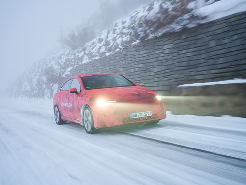 CLA-Prototyp als Car2Car Aufnahme