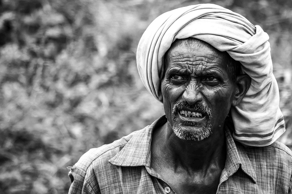 portrait, face expression, face details, wrinkles o face,  Oldman, waiting, low light shoot