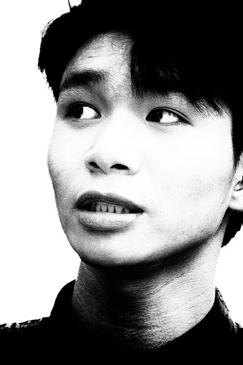 Portrait d'un jeune homme pris en photo de rue à Hanoï au Vietnam