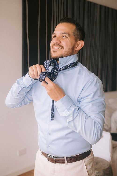 Bride & Groom get ready for the wedding day