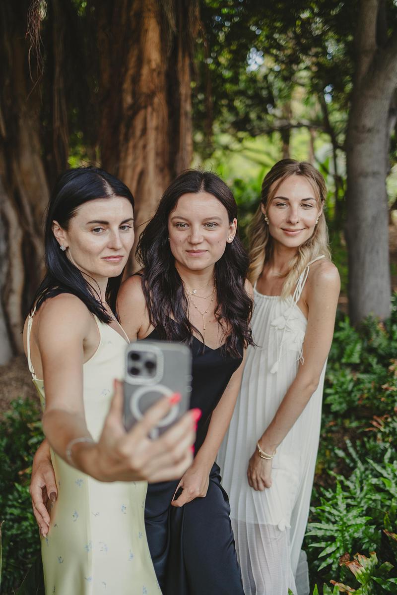 Girls / Santa Cruz