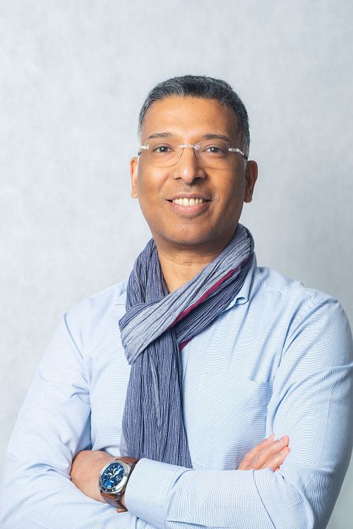 Bonjour, Je suis photographe passionn&eacute;, de portrait professionnel, d'&eacute;v&eacute;nement de vie, noir et blanc  et de mode.